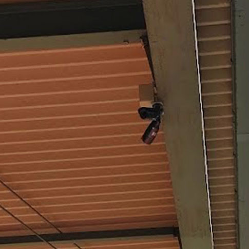 製造ライン全体を映す防犯カメラ