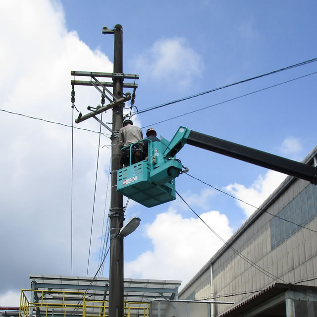 電柱を介した架空配線工事