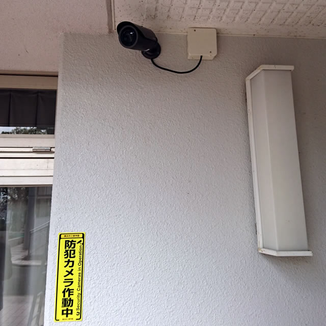 正面出入り口防犯カメラ