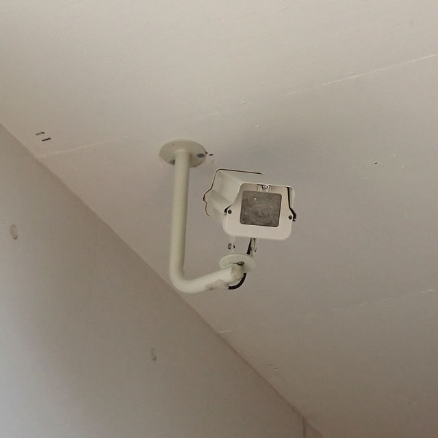 正面玄関防犯カメラ