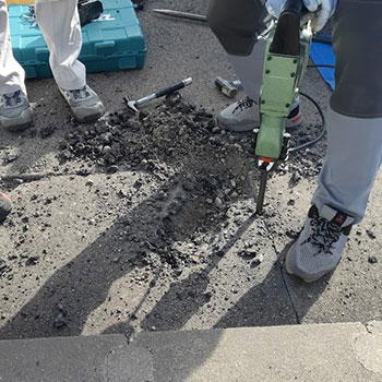 地面を掘削