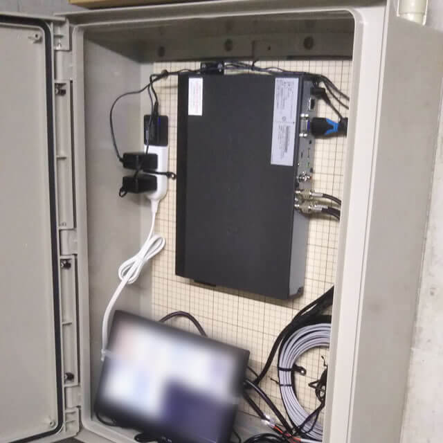 階段下倉庫に防犯カメラレコーダー