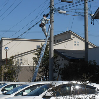 電柱に防犯カメラ設置1