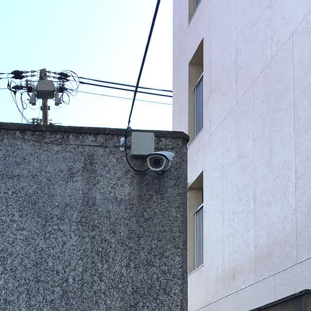 工場外門のカメラ工事後