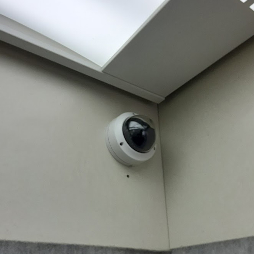 エレベーター内の防犯カメラ