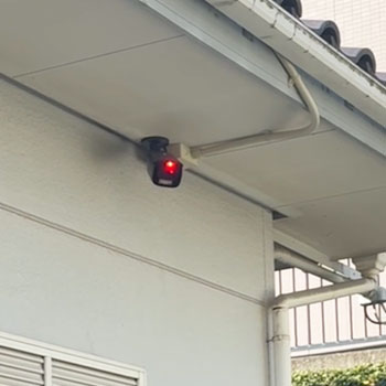 フラッシュライトが点滅するギミックカメラ