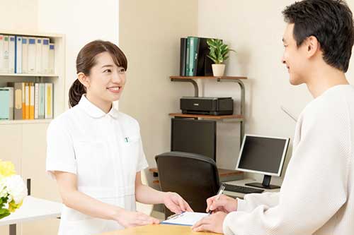 病院受付のトラブル防止に