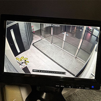 あらゆるメーカーの防犯カメラにAI人検知システムを後付可能
