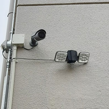 センサーライトで不審者を威嚇し更に防犯性アップ