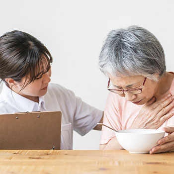 介護施設のヒヤリハット事例と対策を徹底解説!AI・防犯カメラで事故予防