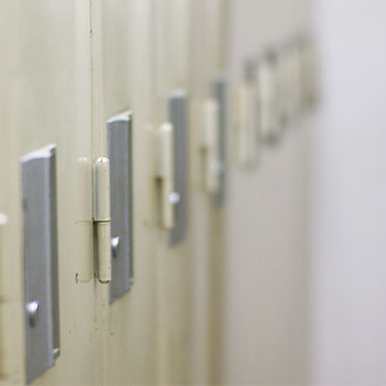 更衣室に防犯カメラを設置しても大丈夫?違法にならない条件と正しい防犯対策方法