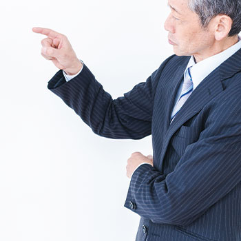 介護施設の家族クレーマー対策!理不尽な要求から職員を守る防犯カメラ活用術
