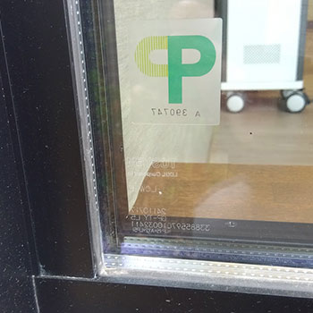 防犯カメラやセンサーライトを設置する