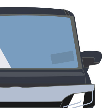 車や玄関にシールが貼られている