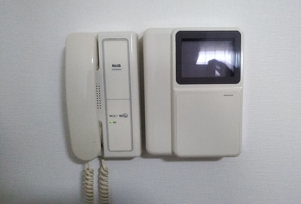 古いインターホン